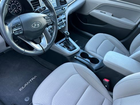 Used 2020 Hyundai Elantra Value Edition FWD image 11