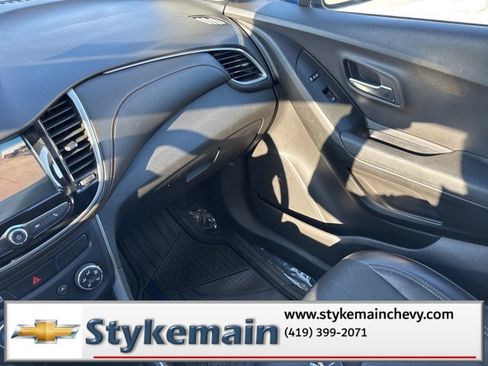 Used 2017 Chevrolet Trax LT w/ LT Convenience Package image 41