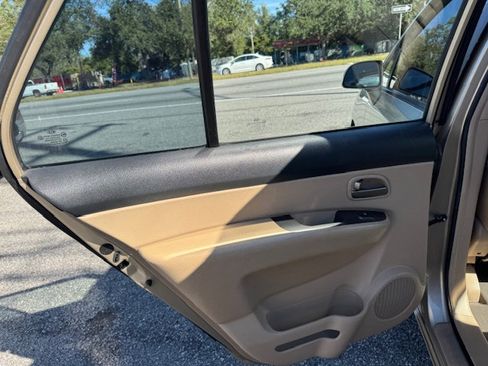 Used 2007 Kia Rondo EX w/ Premium Pkg image 13