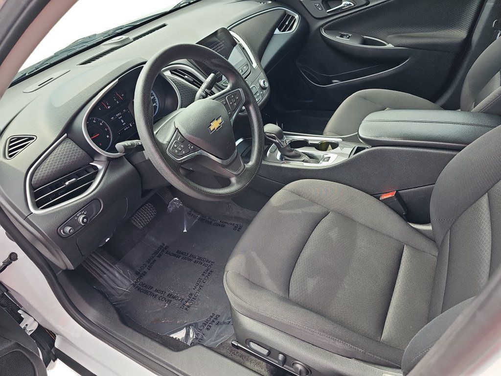 Used 2025 Chevrolet Malibu LT FWD image 16