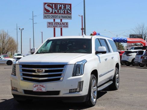 Used 2018 Cadillac Escalade ESV Luxury AWD/4WD image 7