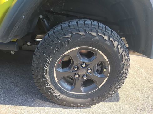 Used 2023 Jeep Gladiator Rubicon w/ Trailer Tow Package AWD/4WD image 8
