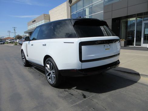 Used 2025 Land Rover Range Rover SE AWD/4WD image 5