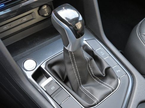 Certified 2024 Volkswagen Tiguan SE R-Line w/ MDO Package, Two-Row image 25