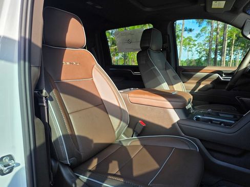 New 2026 GMC Sierra 2500 Denali w/ Denali Reserve Package AWD/4WD image 28