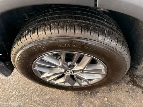 Used 2023 Nissan Rogue S image 90