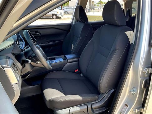 Used 2024 Nissan Rogue S image 8