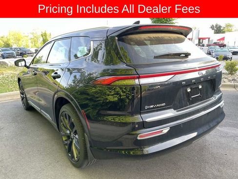 Used 2025 Toyota Crown Signia w/ Advanced Technology Package AWD/4WD image 2