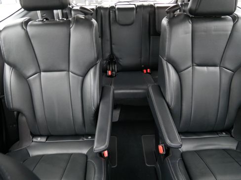 Certified 2024 Subaru Ascent Touring AWD/4WD image 13