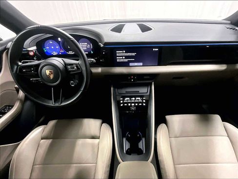 Used 2025 Porsche Macan Electric image 17