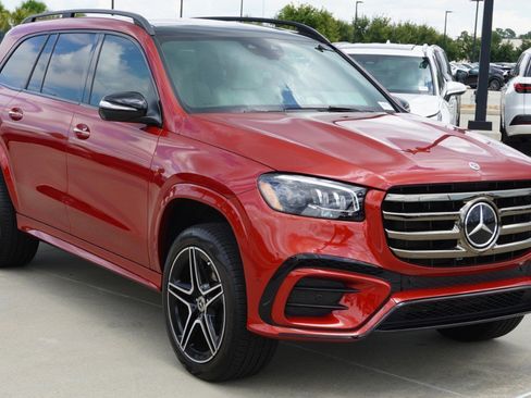 Used 2024 Mercedes-Benz GLS 450 4MATIC image 3