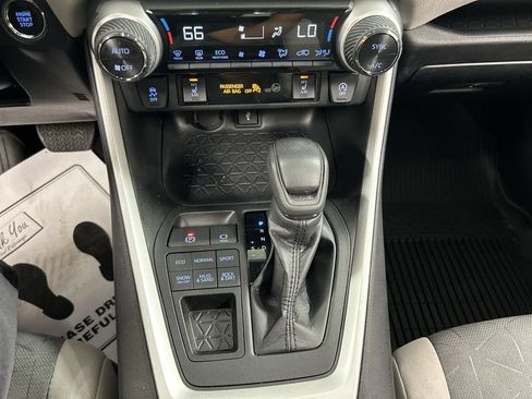 Used 2022 Toyota RAV4 XLE w/ Convenience Package AWD/4WD image 17
