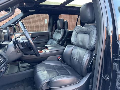 Certified 2022 Lincoln Navigator Reserve AWD/4WD image 13