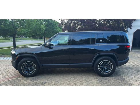 Used 2025 Rivian R1S Adventure AWD/4WD image 2
