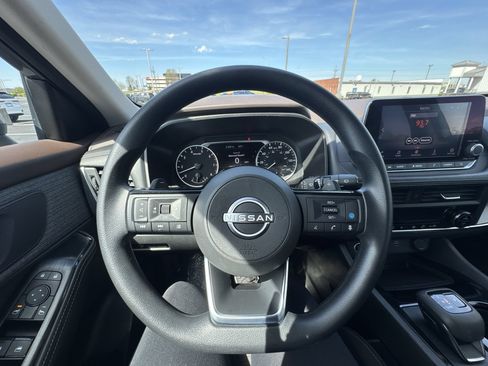 Used 2023 Nissan Rogue SV AWD/4WD image 14