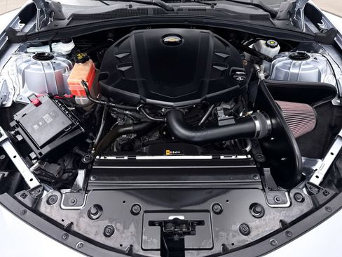 Used 2018 Chevrolet Camaro LT RWD image 11