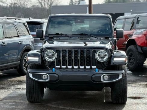 Used 2022 Jeep Wrangler Unlimited Sahara w/ Cold Weather Group image 37