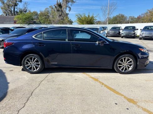 Used 2017 Lexus ES 300h image 6