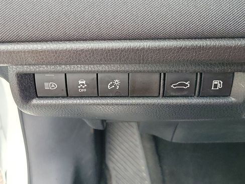 Used 2025 Toyota Camry LE FWD image 32