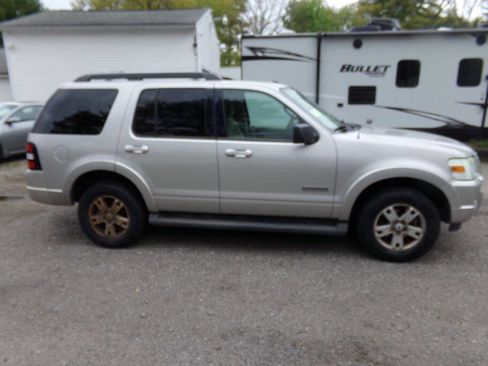 Used 2007 Ford Explorer XLT AWD/4WD image 2