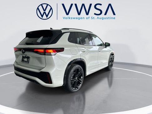 New 2026 Volkswagen Tiguan SE R-Line FWD image 8