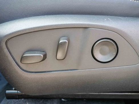 Used 2025 Chevrolet Traverse LT FWD image 22