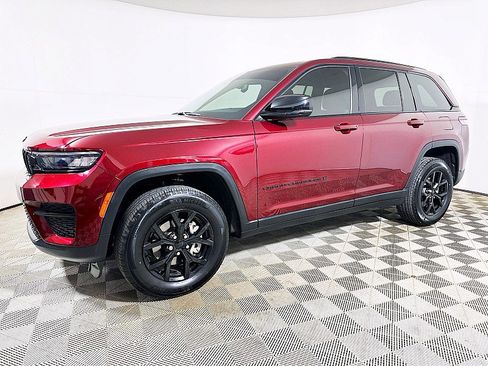 Used 2024 Jeep Grand Cherokee Altitude AWD/4WD image 5