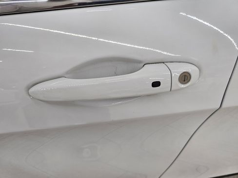 Used 2014 Jeep Cherokee Latitude w/ Comfort/Convenience Group image 11