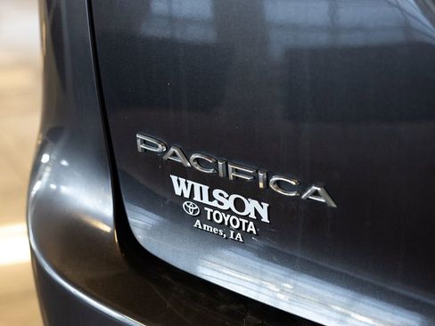Used 2020 Chrysler Pacifica Limited FWD image 7
