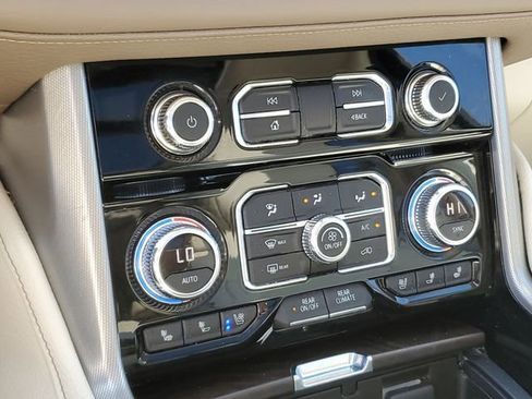 Used 2021 GMC Yukon Denali w/ Denali Ultimate Package AWD/4WD image 19