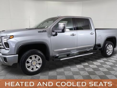 Used 2024 Chevrolet Silverado 2500 High Country w/ Technology Package AWD/4WD image 11