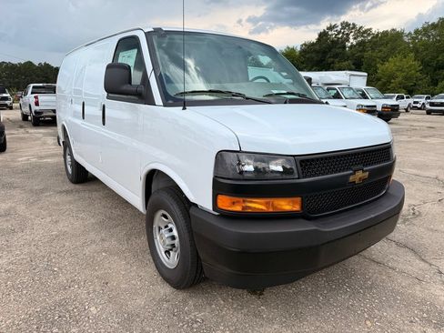 New 2026 Chevrolet Express 2500 w/ Driver Convenience Package RWD image 7