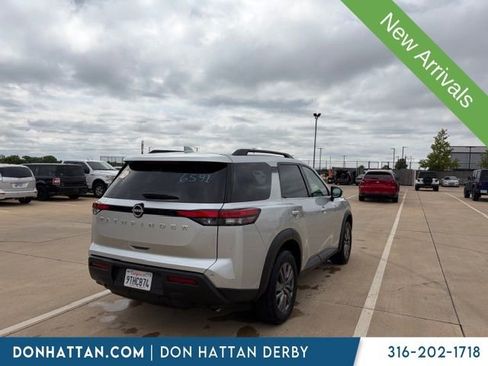 Used 2025 Nissan Pathfinder SV FWD image 3