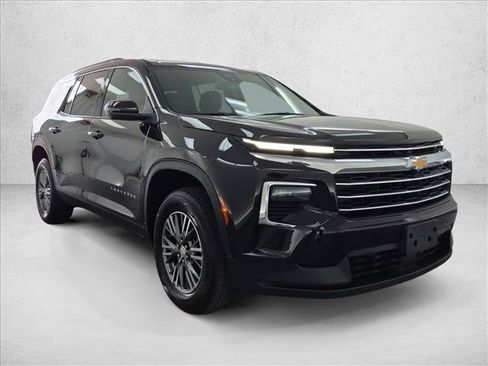 Used 2024 Chevrolet Traverse LT FWD image 3