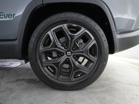 Used 2025 Rivian R1S Adventure Dual AWD/4WD image 9