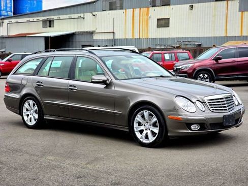 Used 2009 Mercedes-Benz E 350 4MATIC Wagon image 1