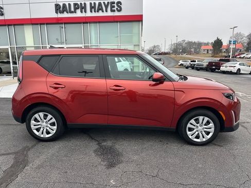 Used 2024 Kia Soul LX image 2