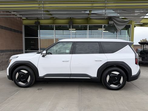 Used 2026 Kia EV9 Wind image 7