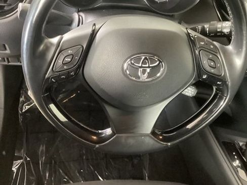 Used 2018 Toyota C-HR XLE image 9