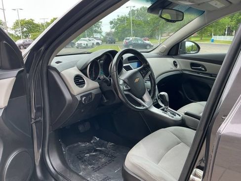 Used 2014 Chevrolet Cruze LT FWD image 10