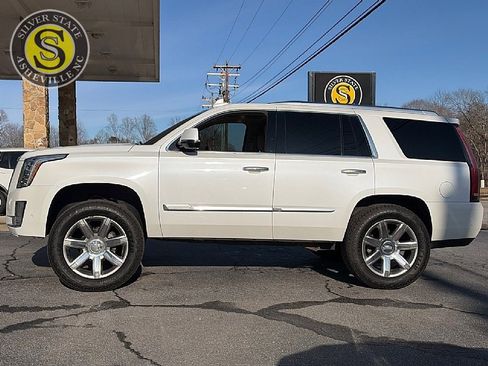 Used 2017 Cadillac Escalade Luxury image 3