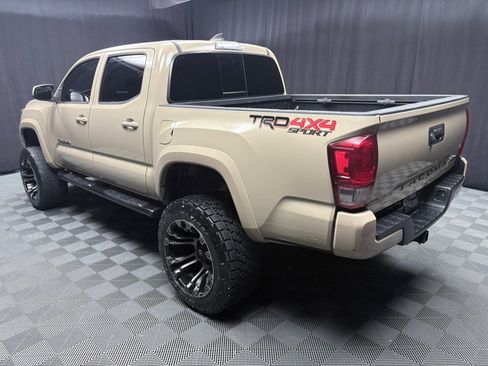 Used 2017 Toyota Tacoma TRD Sport w/ Tow Package (A/T) AWD/4WD image 3