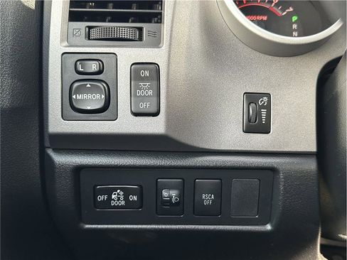 Used 2011 Toyota Tundra 4x4 Double Cab image 27