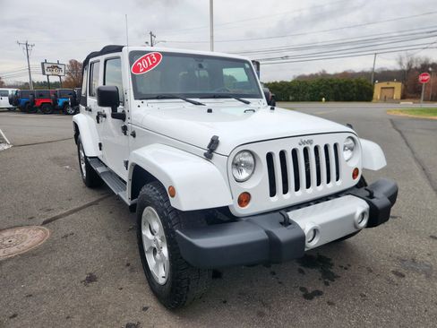 Used 2013 Jeep Wrangler Unlimited Sahara w/ Connectivity Group image 19