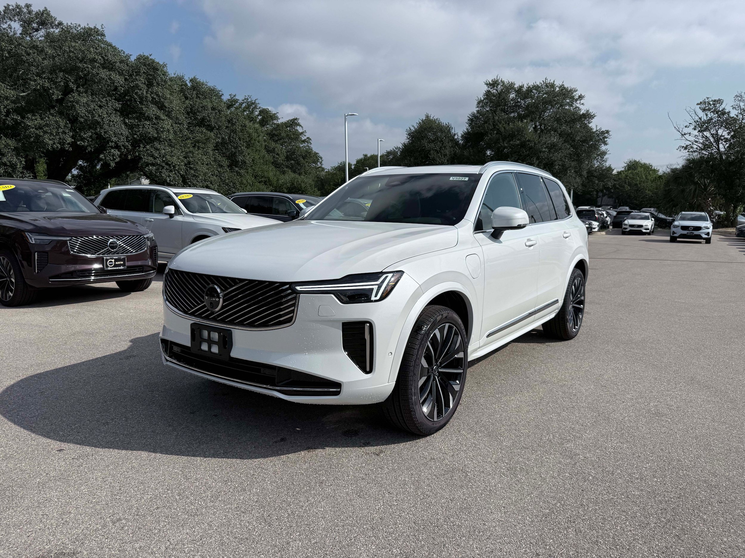 New 2026 Volvo XC90 T8 Plus AWD/4WD image 2