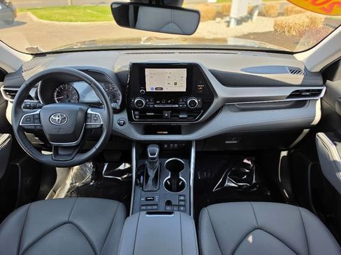 Used 2023 Toyota Highlander XLE AWD/4WD image 30