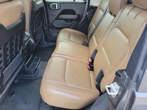 Used 2023 Jeep Wrangler Unlimited Rubicon w/ Steel Bumper Group AWD/4WD image 16