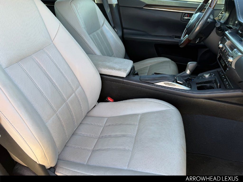 Used 2017 Lexus ES 350 w/ Ultra Luxury Package FWD image 11