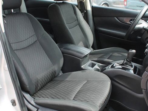 Used 2018 Nissan Rogue S image 22