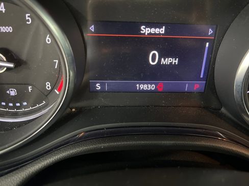 Used 2022 Buick Encore GX Essence image 11